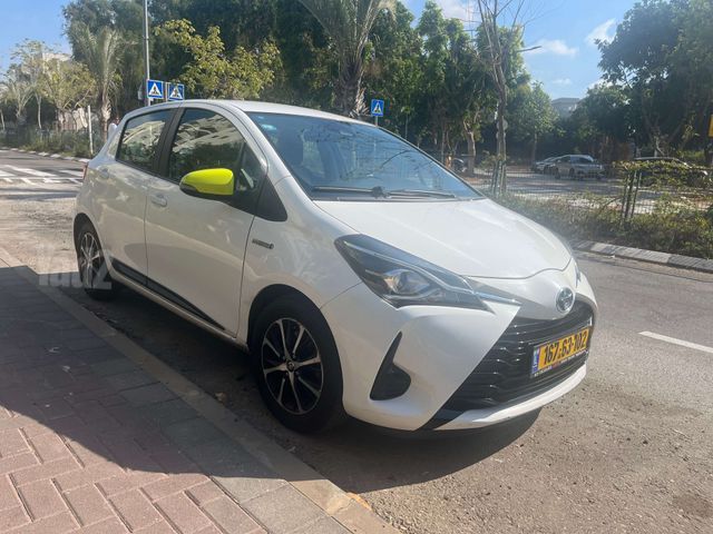 טויוטה יאריס