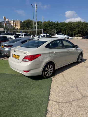 יונדאי אקסנט i25