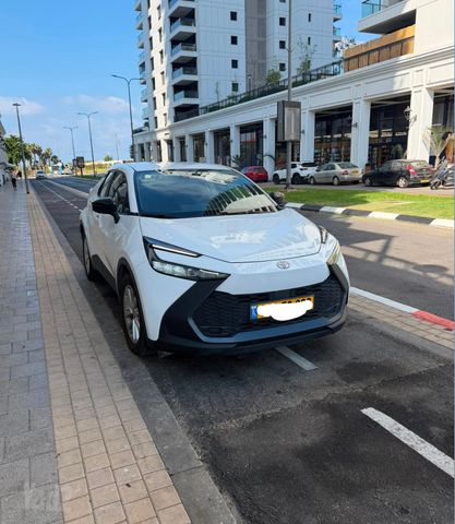 מודעת רכב טויוטה C-HR