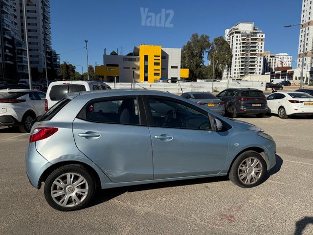 מודעת רכב מאזדה 2