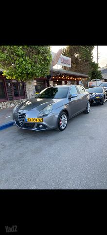 מודעת רכב אלפא רומיאו ג'ולייטה