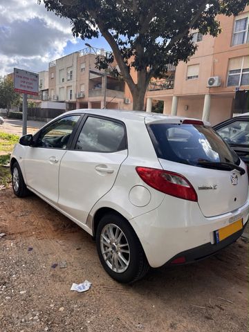 מודעת רכב מאזדה 2