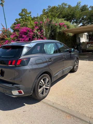 פיג'ו 3008