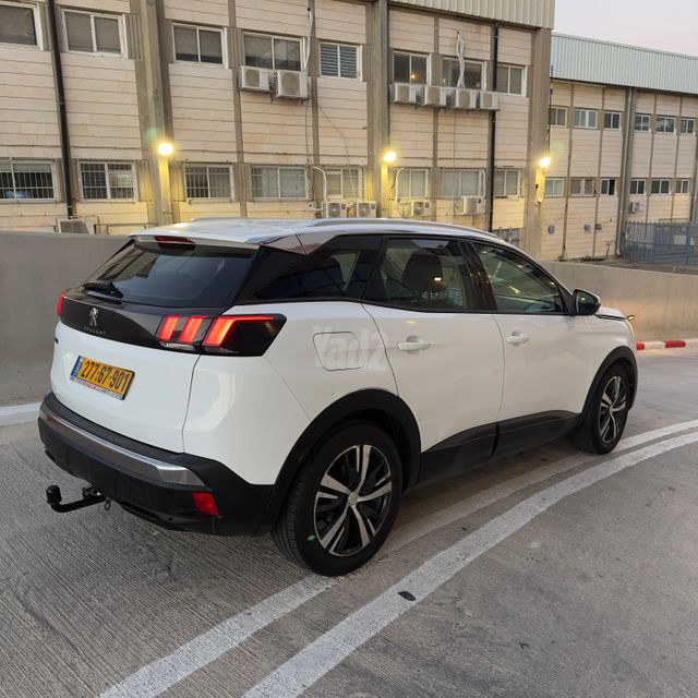 פיג'ו 3008