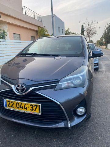 טויוטה יאריס