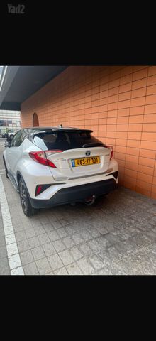 מודעת רכב טויוטה C-HR