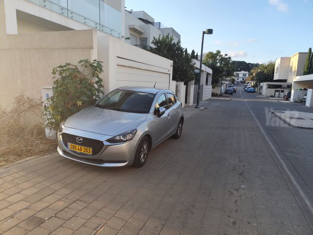 מודעת רכב מאזדה 2