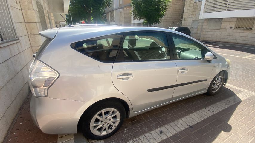 טויוטה פריוס פלוס