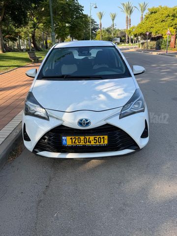 טויוטה יאריס