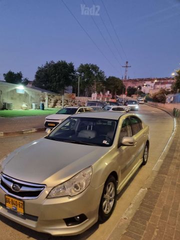 סובארו B4/לגאסי
