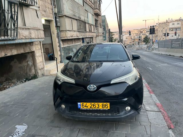 מודעת רכב טויוטה C-HR