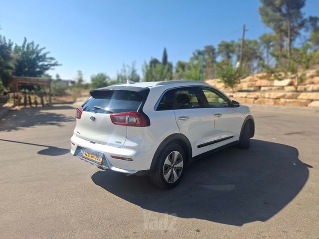 קיה נירו