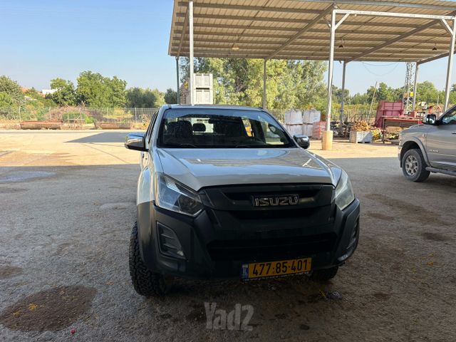 איסוזו די-מקס