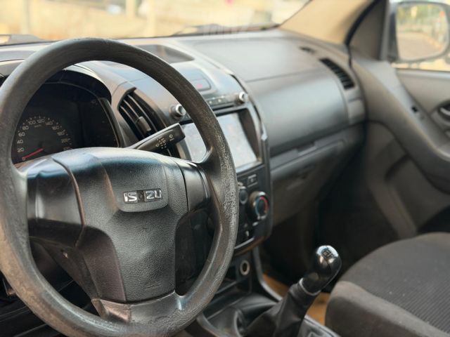 איסוזו די-מקס