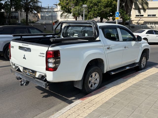 מיצובישי טרייטון / L200
