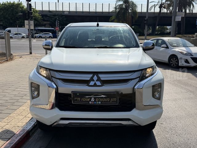 מיצובישי טרייטון / L200