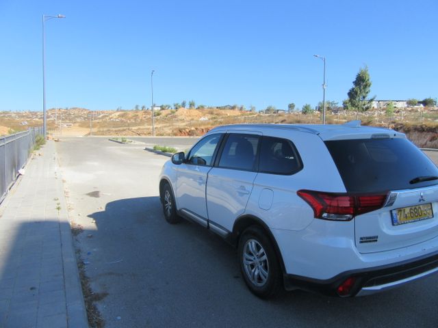 מיצובישי אאוטלנדר