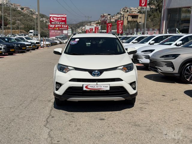 טויוטה RAV4