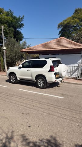 טויוטה לנד קרוזר