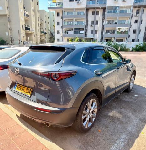 מודעת רכב מאזדה CX-30