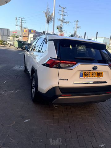 טויוטה RAV4