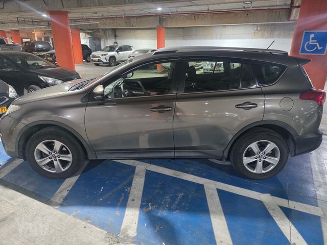 טויוטה RAV4