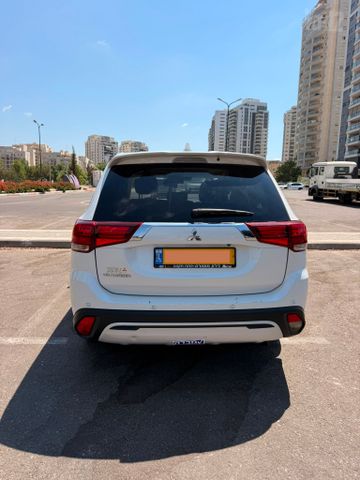 מיצובישי אאוטלנדר