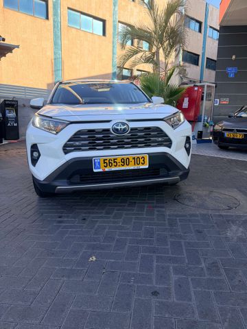 טויוטה RAV4