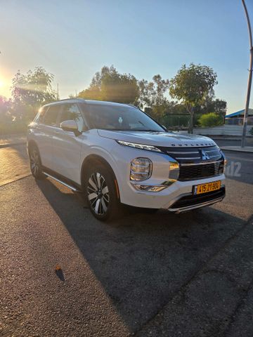 מיצובישי אאוטלנדר