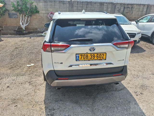 טויוטה RAV4