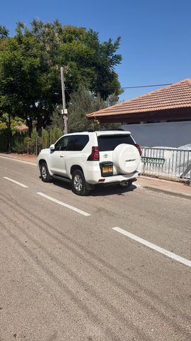 טויוטה לנד קרוזר