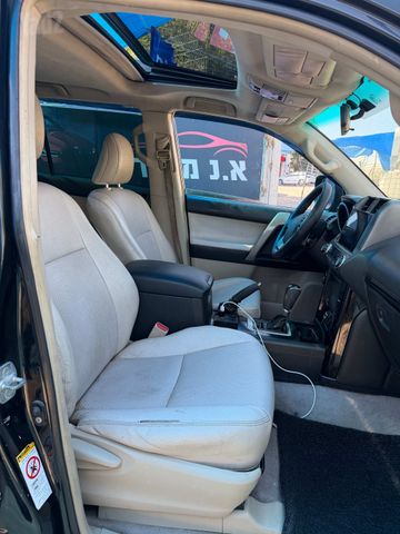 טויוטה לנד קרוזר
