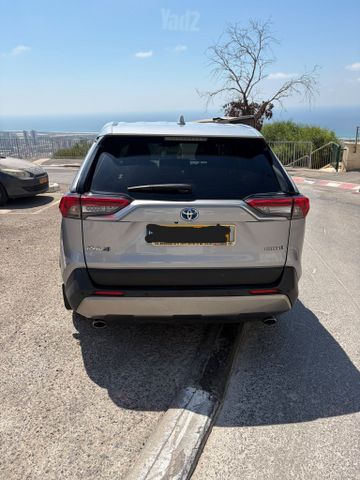טויוטה RAV4