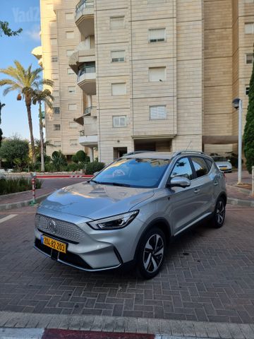 מודעת רכב אם ג'י ZS