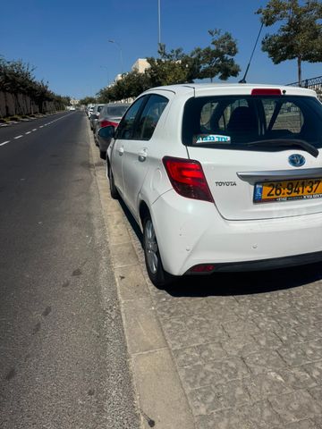 טויוטה יאריס