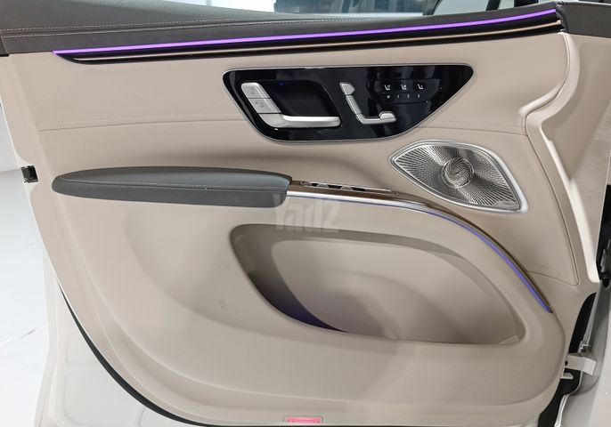 מרצדס-בנץ EQS SUV