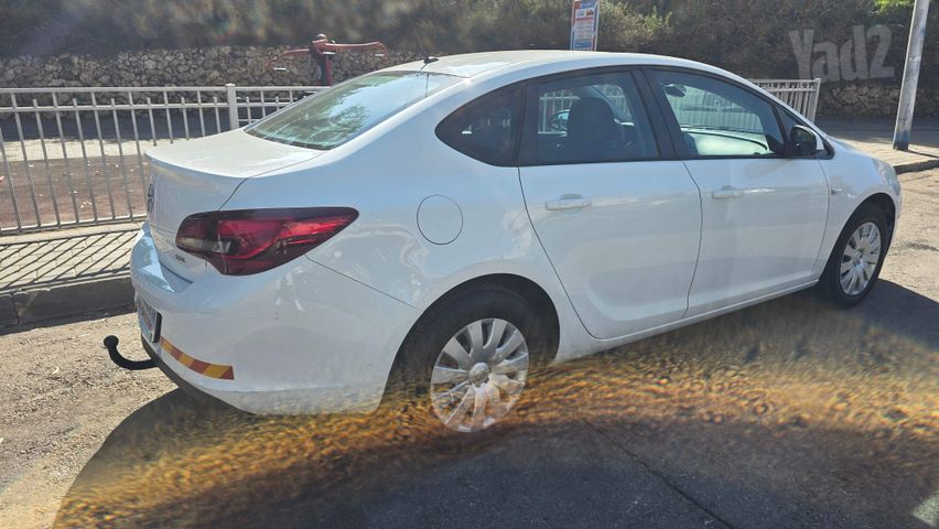 אופל אסטרה