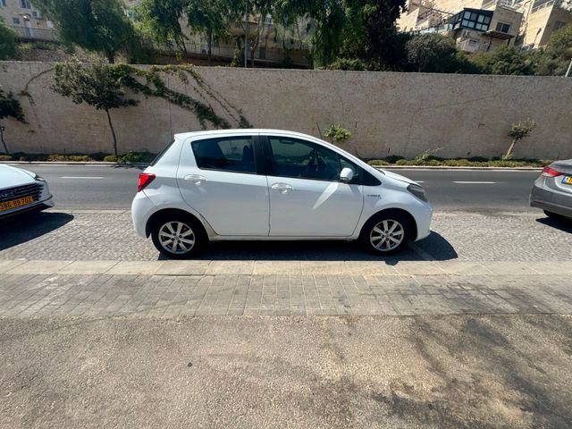 טויוטה יאריס