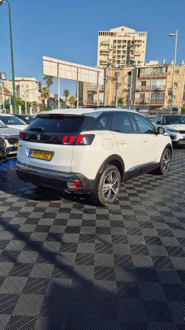 פיג'ו 3008
