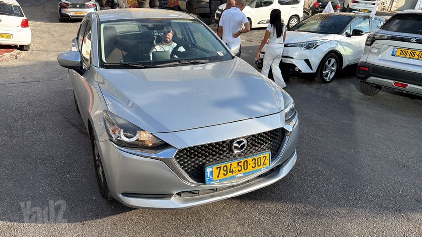 מודעת רכב מאזדה 2
