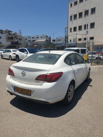 אופל אסטרה