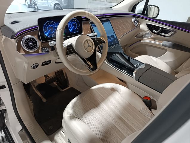 מרצדס-בנץ EQS SUV