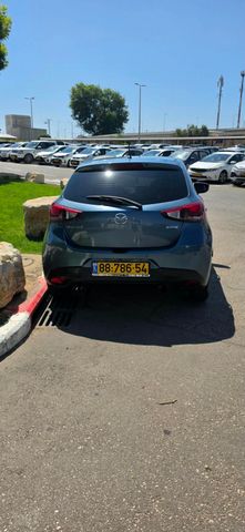 מודעת רכב מאזדה 2