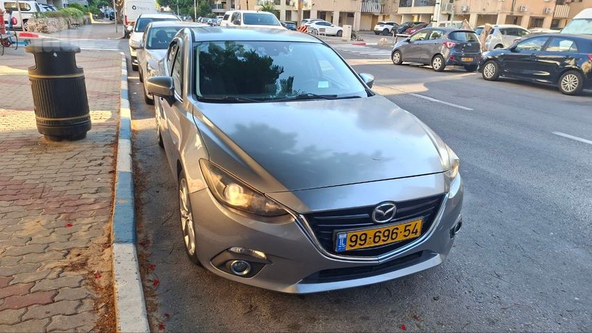 מאזדה 3