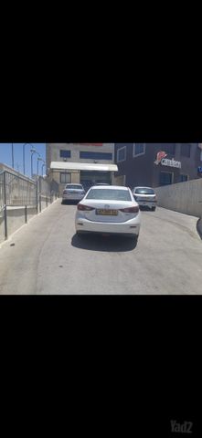 מודעת רכב מאזדה 3