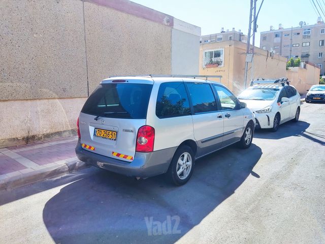מודעת רכב מאזדה MPV