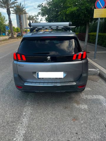 פיג'ו 5008