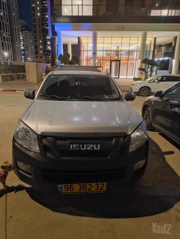 מודעת רכב איסוזו די-מקס