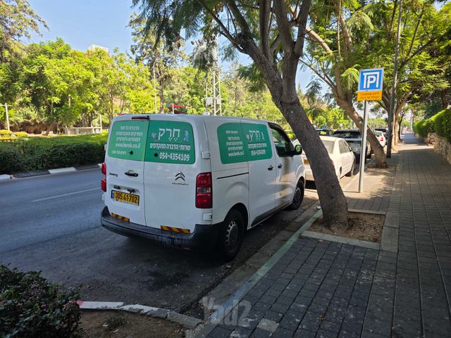 מודעת רכב סיטרואן ג'אמפי