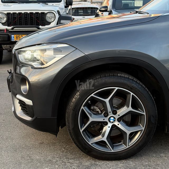 ב מ וו X1